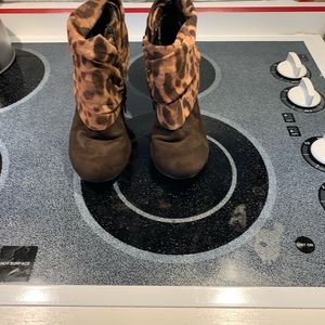 Ladies size 6 ankle boots